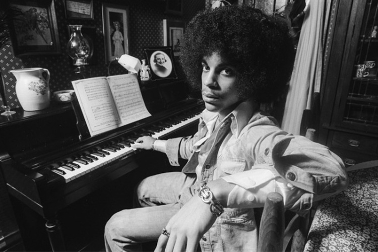 Prince 'Paino & A Microphone'