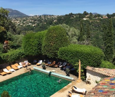 Madeline Saxton-Beer transports us to a legendary Provencal inn in the South of France