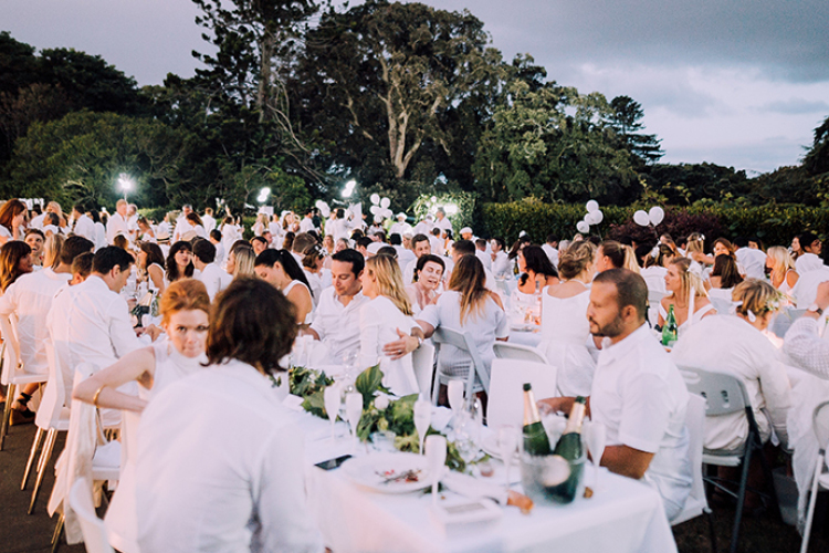 Le Dîner En Blanc