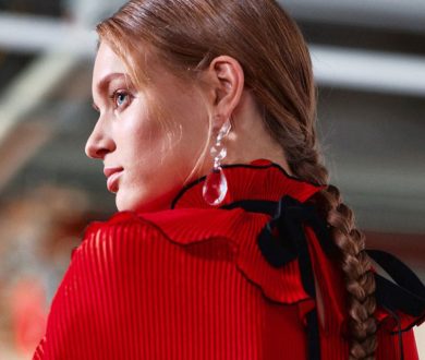From ultra-long braids to retro barrettes, these are the biggest hair trends of the moment