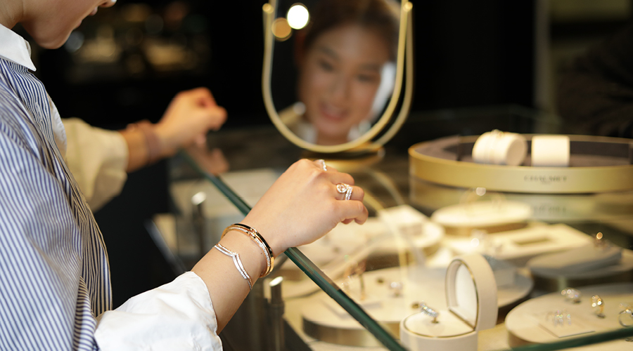 I spent an afternoon trying on diamonds and this is how it made me