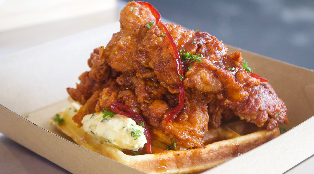 This renowned fried chicken food truck opens a bricksandmortar