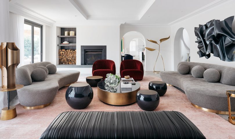 Follow the languid line of fashion with this curvaceous house