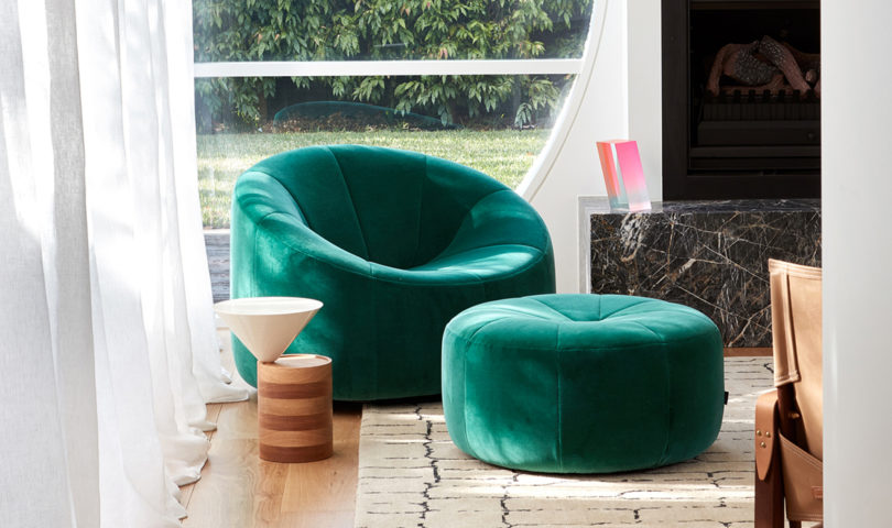 Go full circle with curved chairs, the furniture trend we can’t get enough of