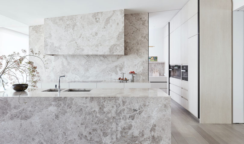 This light-filled home plays with bold curvature to create refined, purposeful spaces