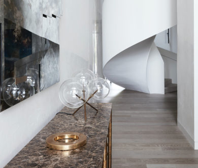 This light-filled home plays with bold curvature to create refined, purposeful spaces