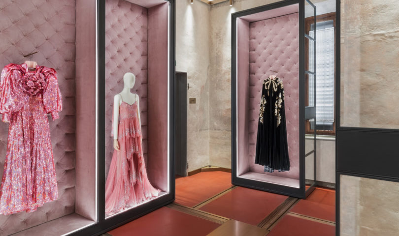 Watch the Gucci’s Cruise 2026 fashion show via livestream, as the House heads back to its roots