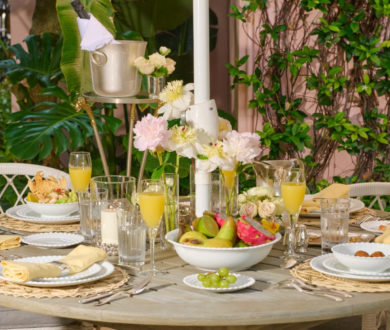 Hosting a spring soirée this year? Nail your table settings with these beautiful accoutrements