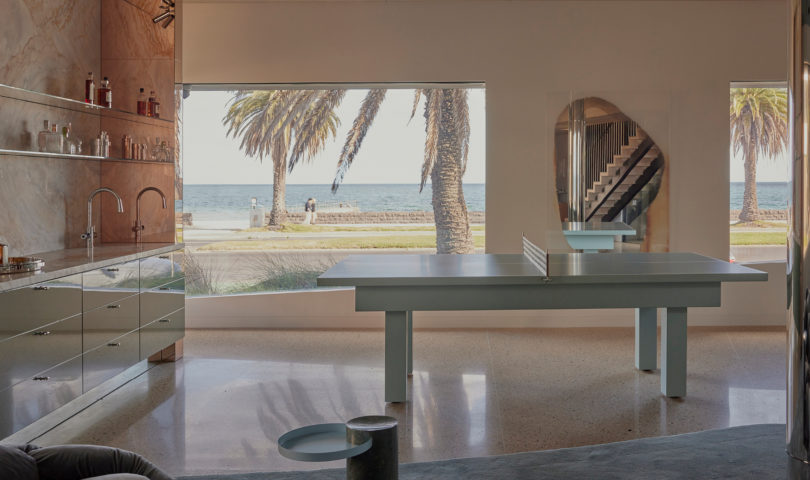 This sweeping seaside home by Melbourne’s Sally Caroline brings the great outdoors back in